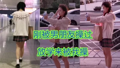 []放学后背着男朋友出来操逼